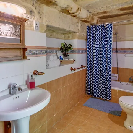 Serene Escape Bed & Breakfast Għarb